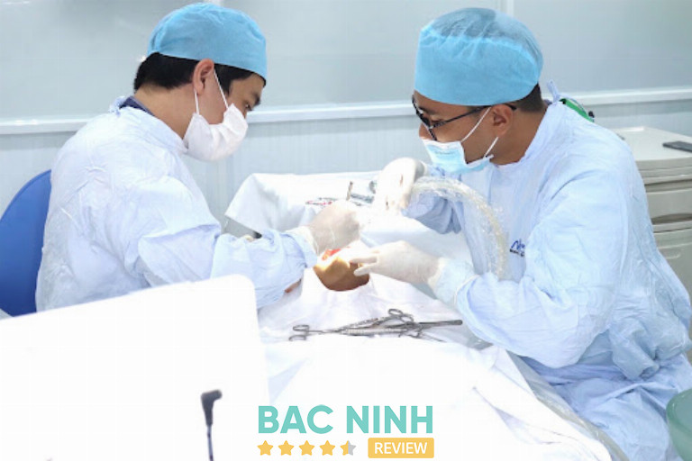 Bệnh Viện Răng Hàm Mặt Sài Gòn trao đổi chi phí niềng răng, Implant theo kế hoạch